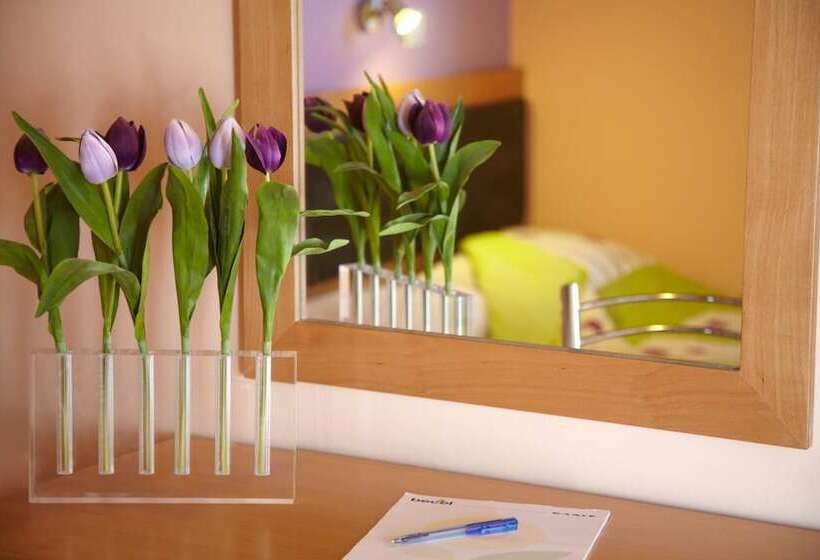 Marietta Hotel & Apartments