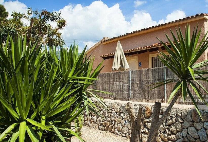 Naika Studios & Apartments