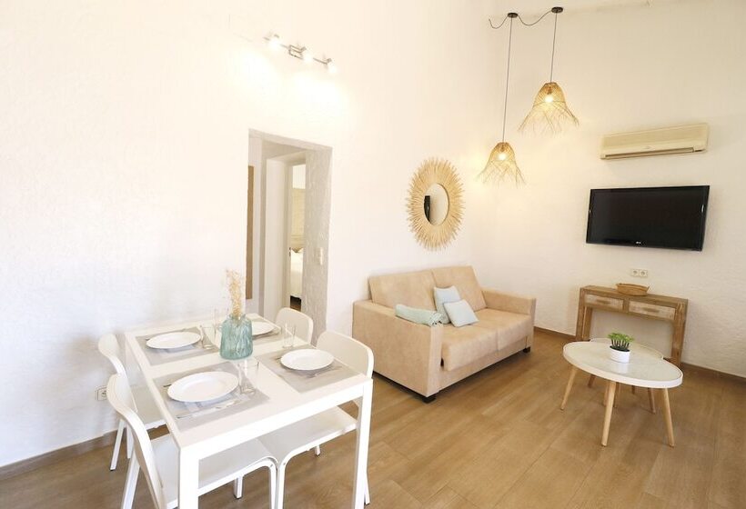 Naika Studios & Apartments