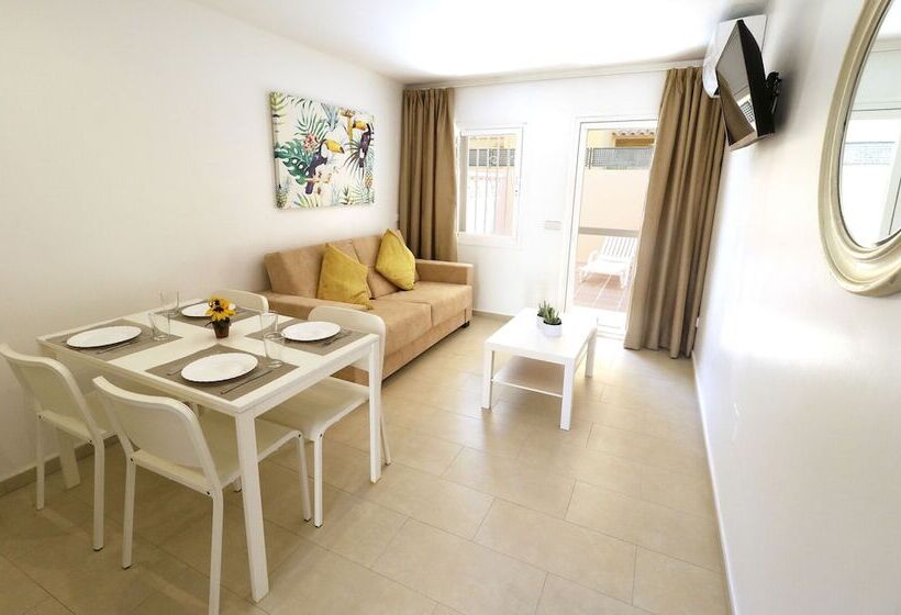 Naika Studios & Apartments