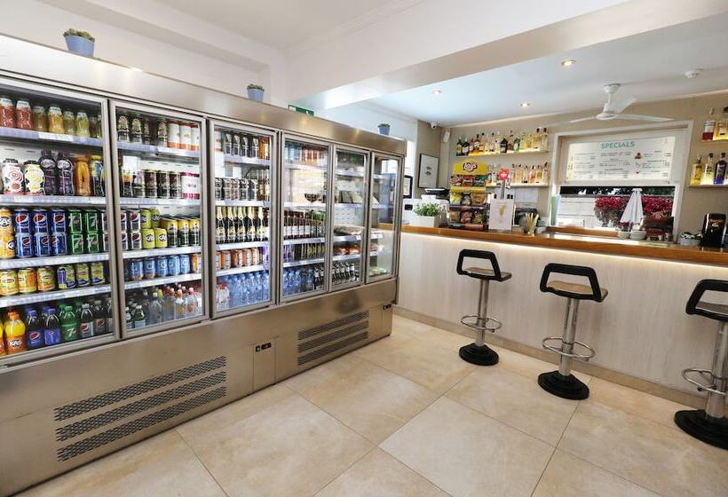 Naika Studios & Apartments