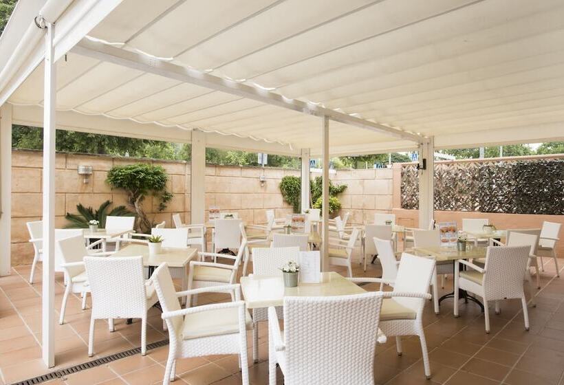 Naika Studios & Apartments