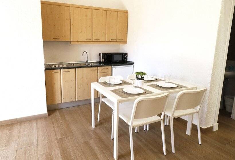 Naika Studios & Apartments