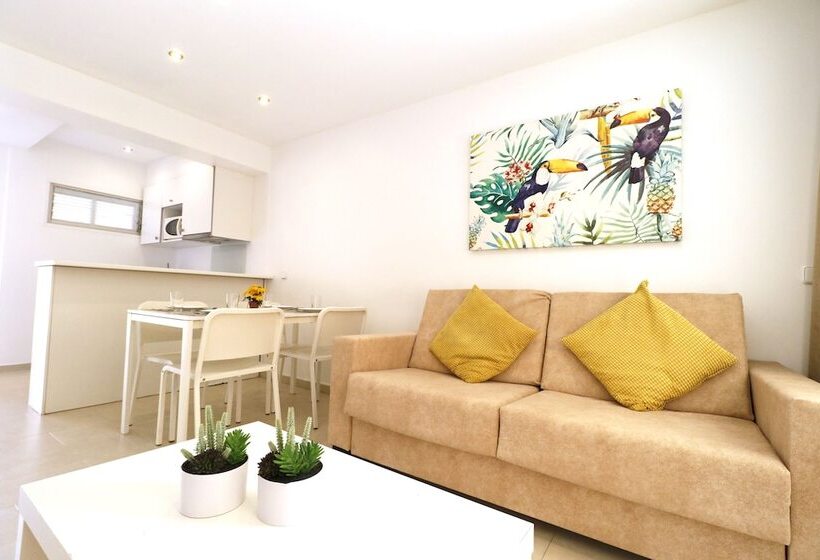 Naika Studios & Apartments