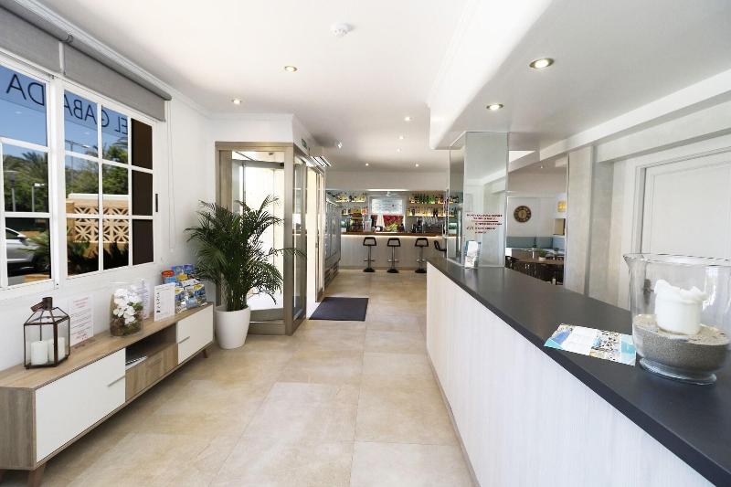 Naika Studios & Apartments