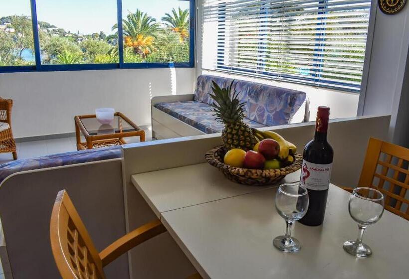 استراحتگاه Govino Bay