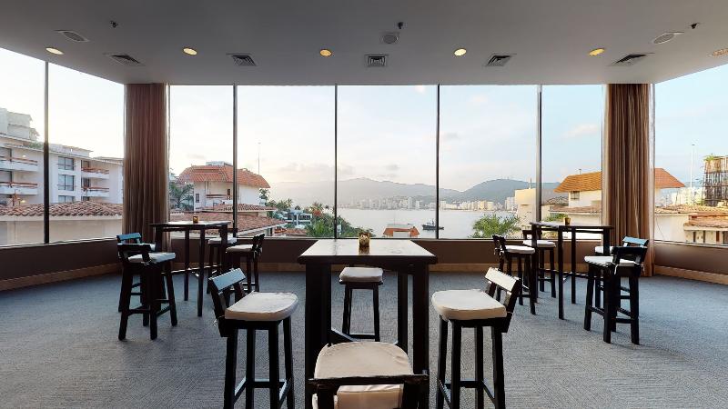 リゾートホテル Park Royal Beach Acapulco  All Inclusive