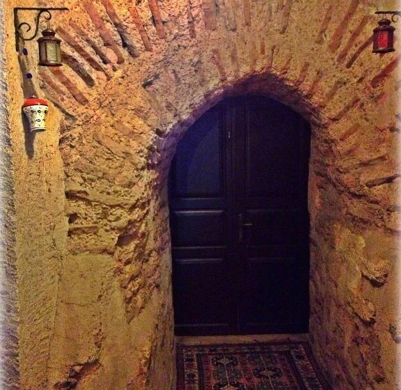 Bed and Breakfast Naz Wooden House Inn