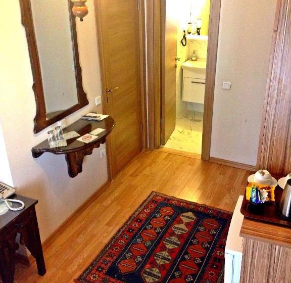 Bed and Breakfast Naz Wooden House Inn