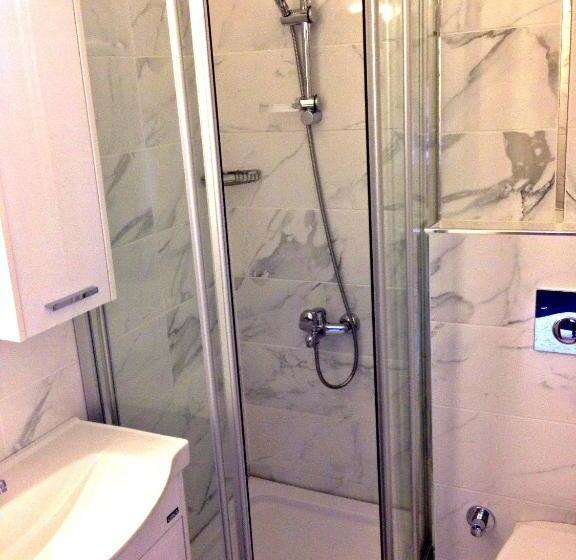 Bed and Breakfast Naz Wooden House Inn