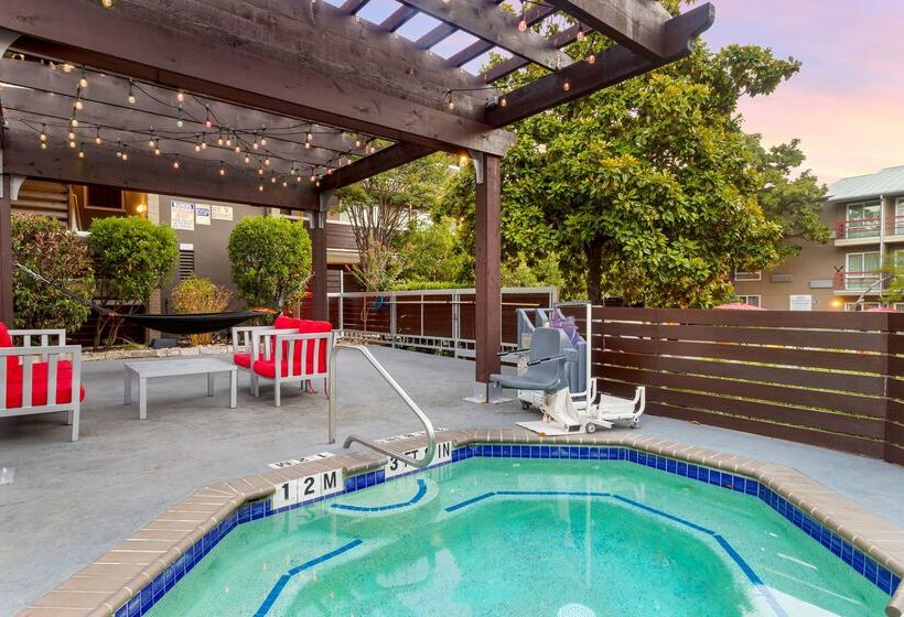 Отель Aiden Austin City