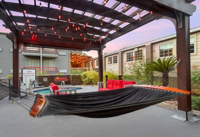 Отель Aiden Austin City