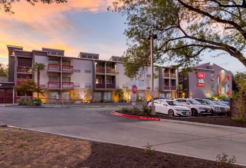 Отель Aiden Austin City