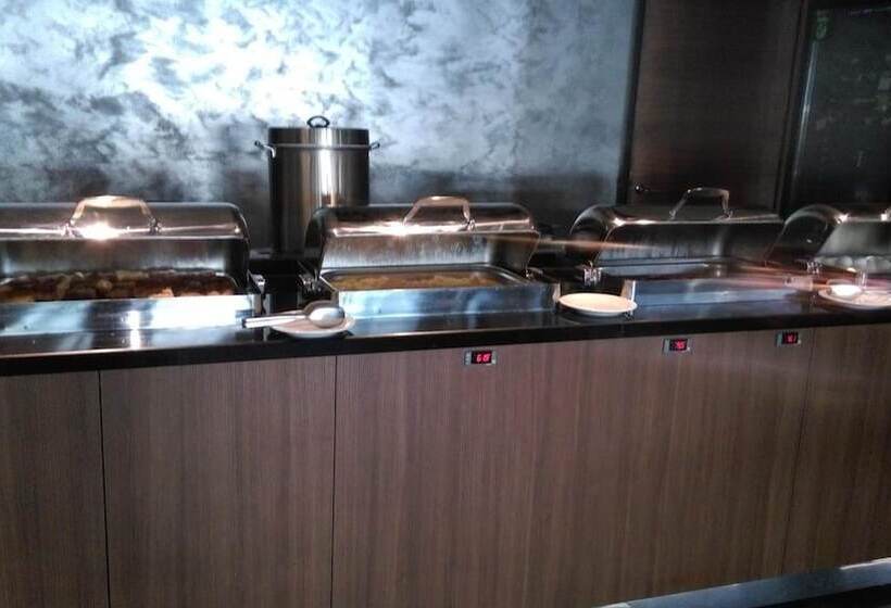 فندق Candan Beach