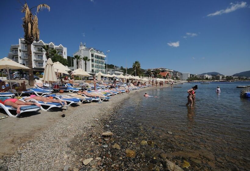 Luna Beach Hotel & Spa