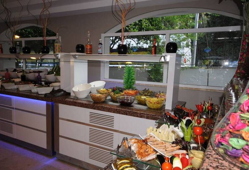 Luna Beach Hotel & Spa