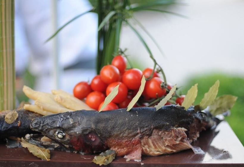 Luna Beach Hotel & Spa