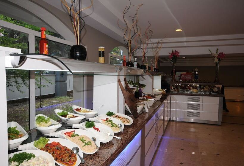 Luna Beach Hotel & Spa