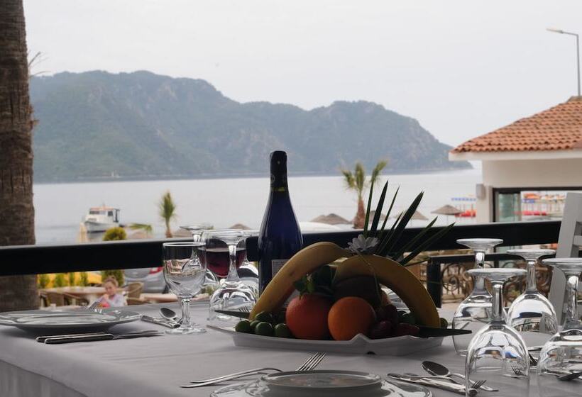 Luna Beach Hotel & Spa