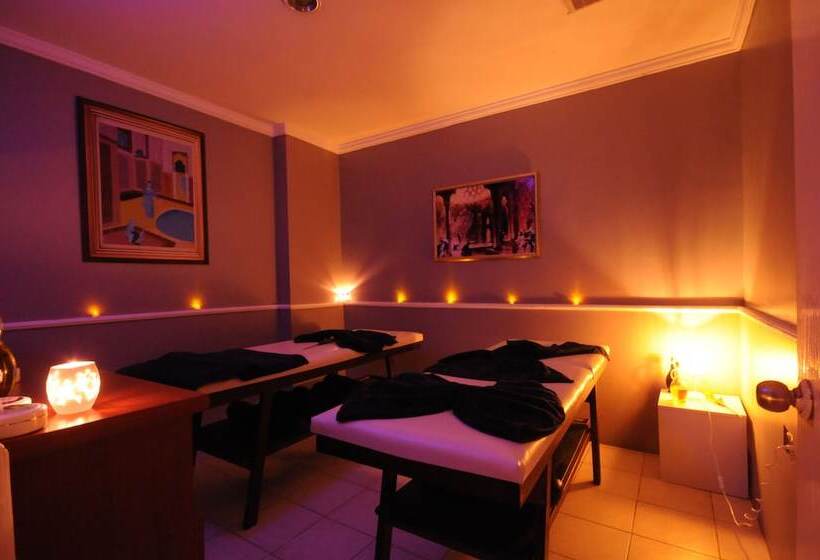 Luna Beach Hotel & Spa