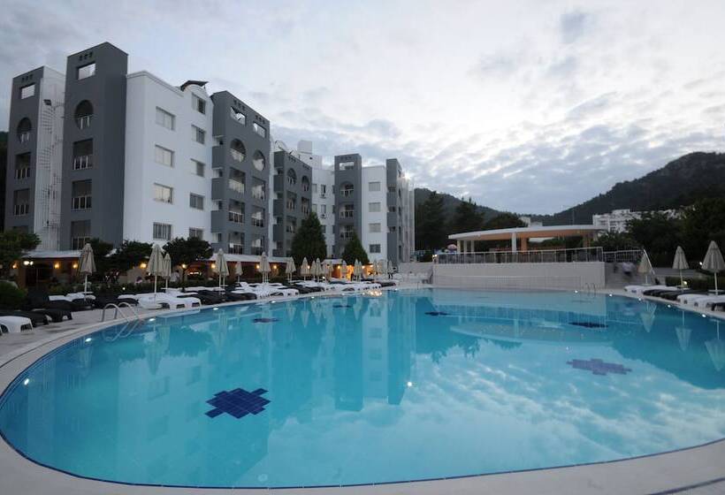 Luna Beach Hotel & Spa