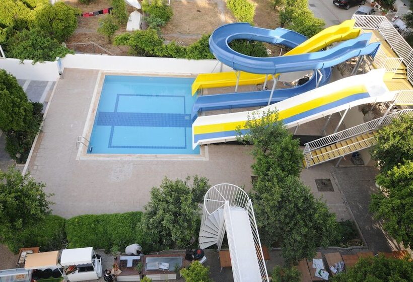 Luna Beach Hotel & Spa