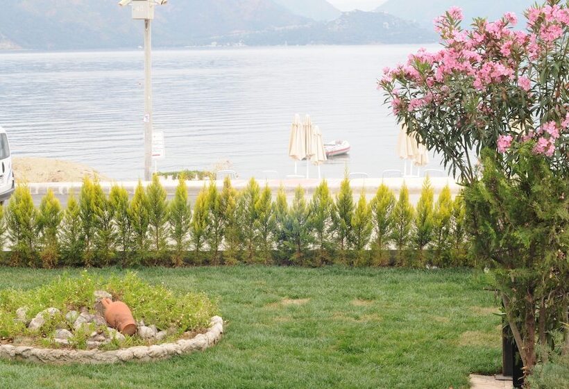 Luna Beach Hotel & Spa