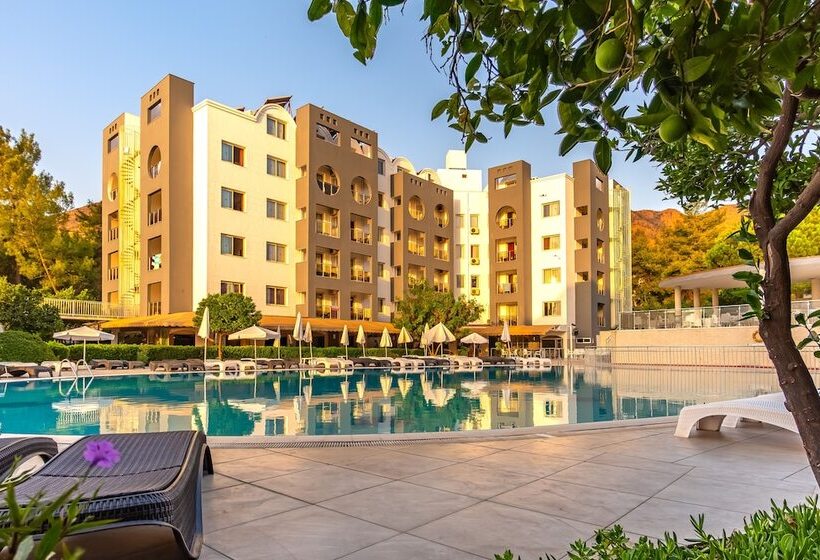 Luna Beach Hotel & Spa