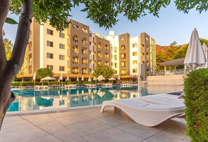 Luna Beach Hotel & Spa