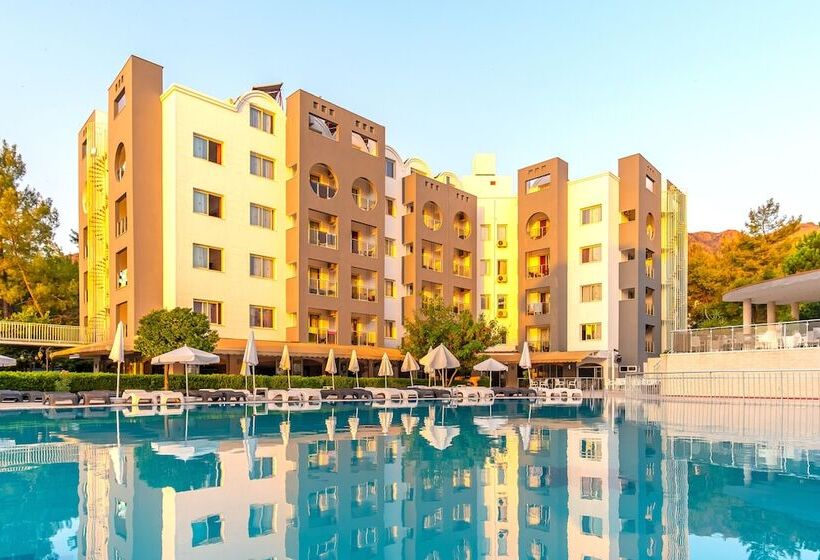 Luna Beach Hotel & Spa