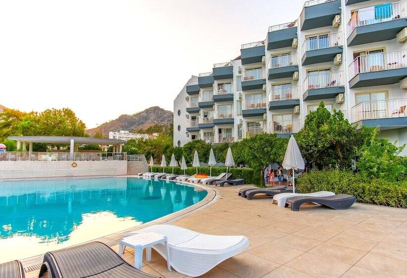 Luna Beach Hotel & Spa