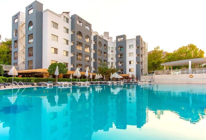 Luna Beach Hotel & Spa