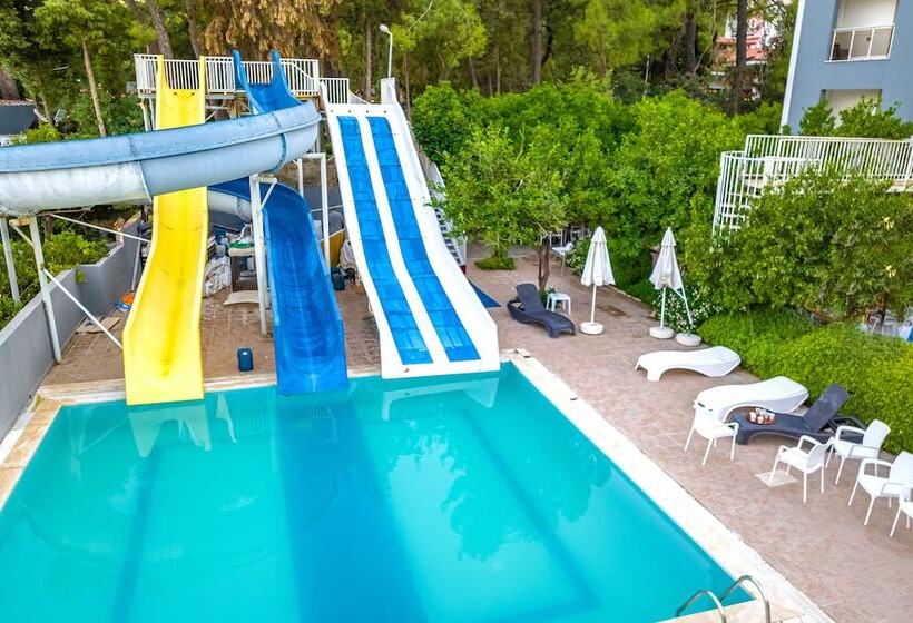 Luna Beach Hotel & Spa