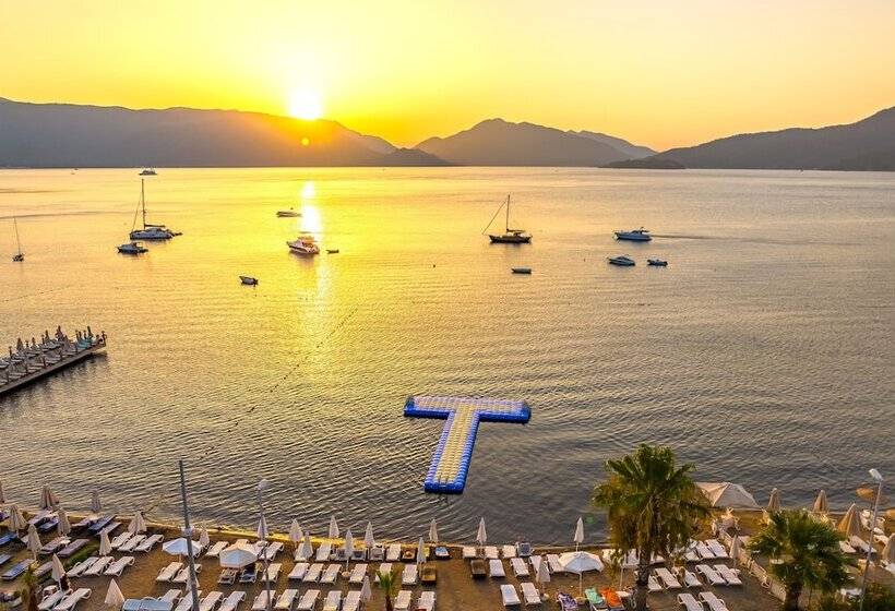 Luna Beach Hotel & Spa