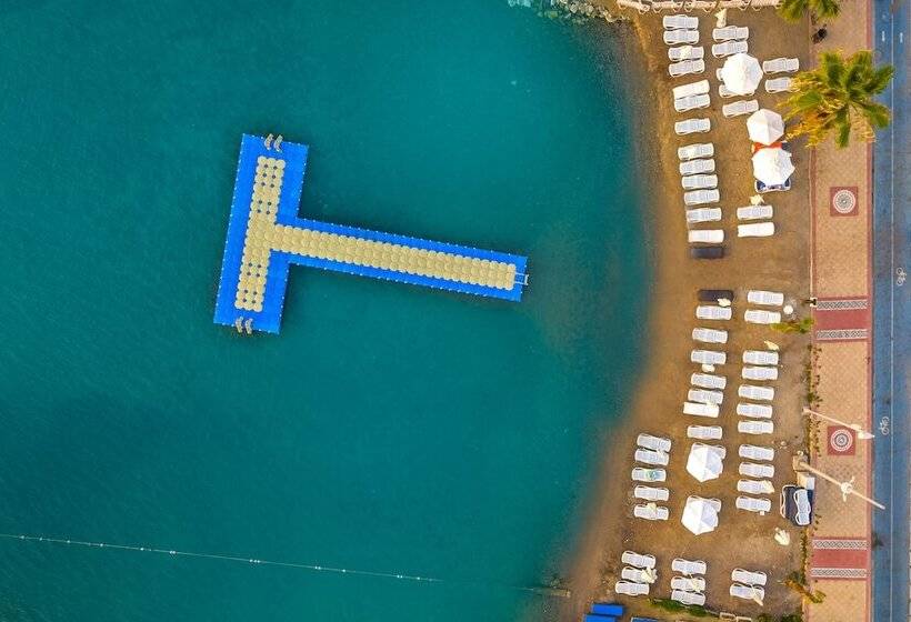 Luna Beach Hotel & Spa