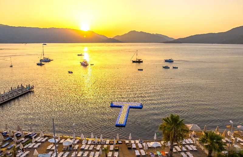 Luna Beach Hotel & Spa