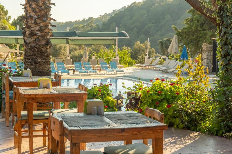 Отель Club Pink Palace