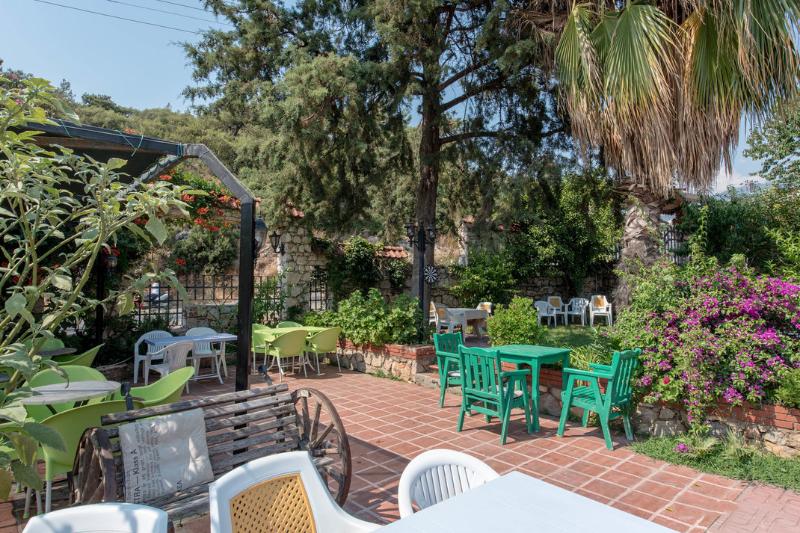 Отель Club Pink Palace