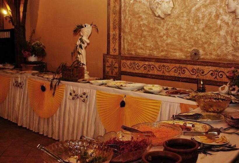 Отель Club Pink Palace