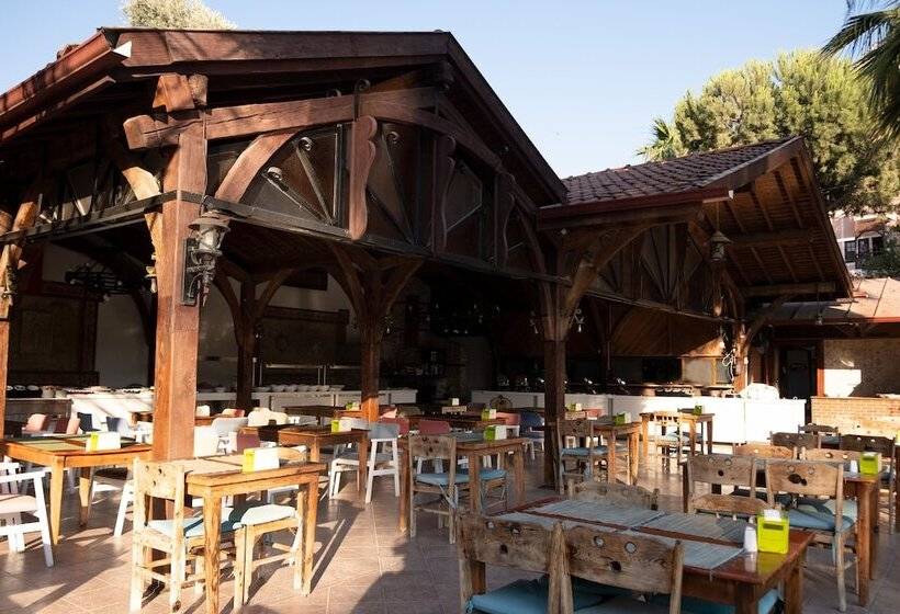 Отель Club Pink Palace