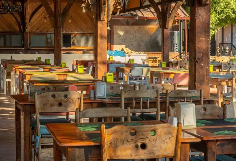 Отель Club Pink Palace