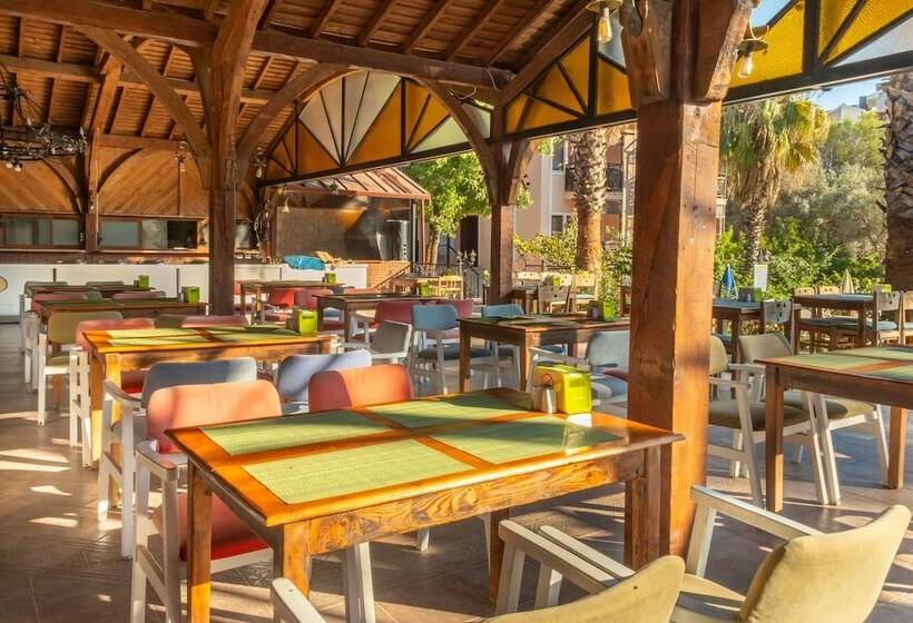 Отель Club Pink Palace