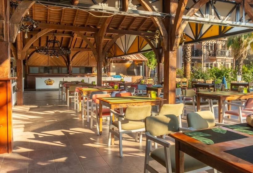 Отель Club Pink Palace