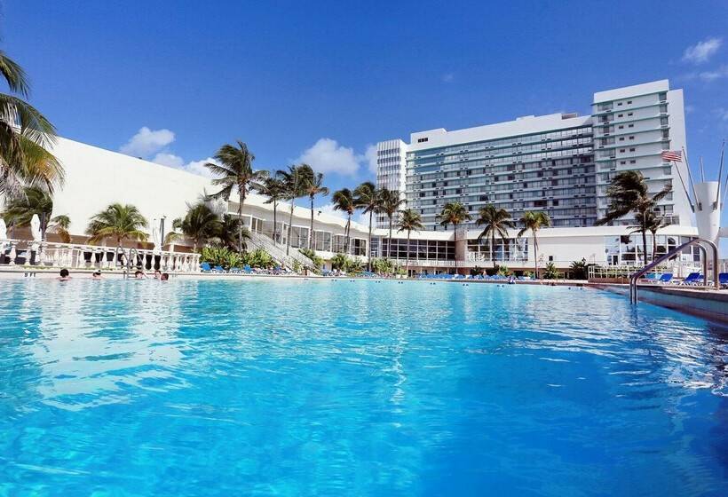 酒店 Deauville Beach Resort