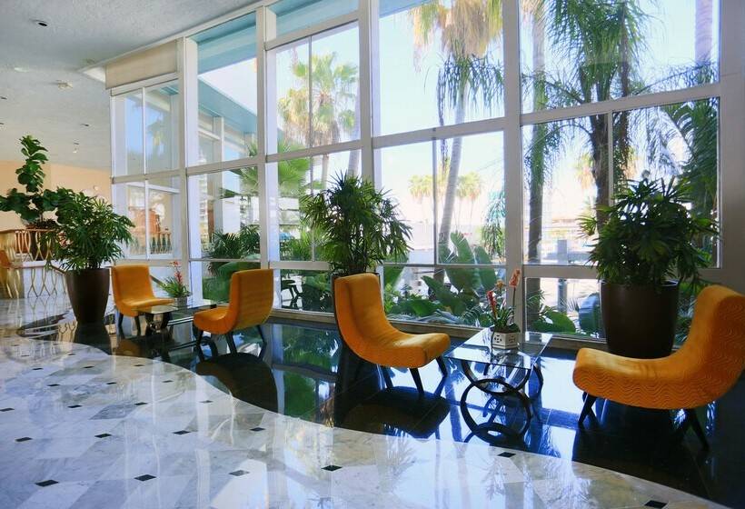 酒店 Deauville Beach Resort