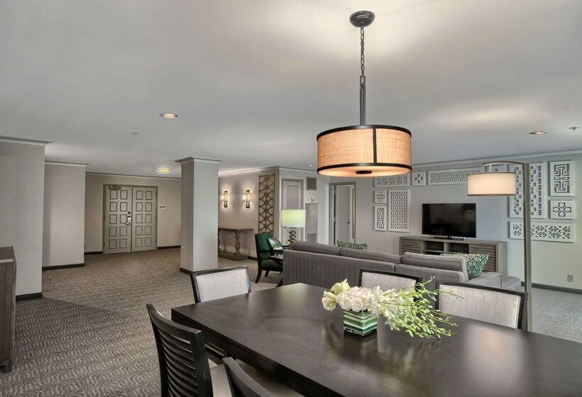 Отель Doubletree By Hilton At The Entrance To Universal Orlando