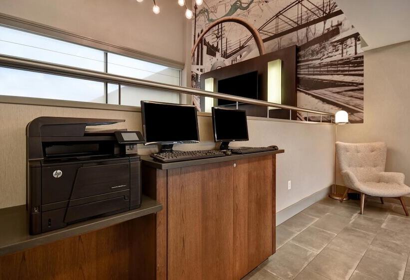 هتل Four Points By Sheraton Boston Newton