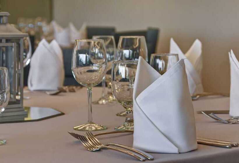 Отель Four Points By Sheraton Boston Newton