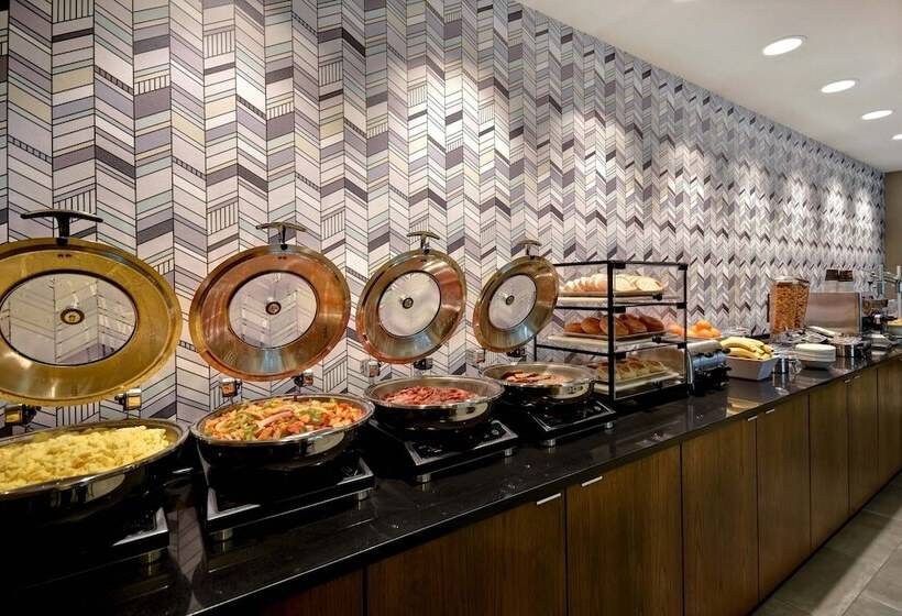 Отель Four Points By Sheraton Boston Newton