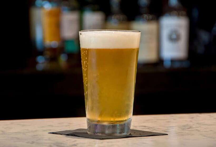 Отель Four Points By Sheraton Boston Newton